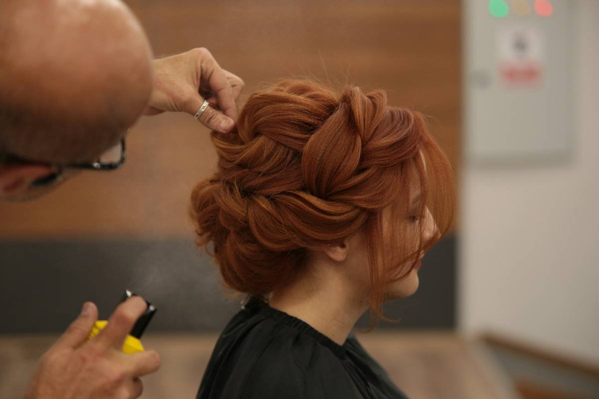 Diagram showing lowlight placement on hair sections: face-framing pieces, crown, and ends with darker strands woven beneath natural base color