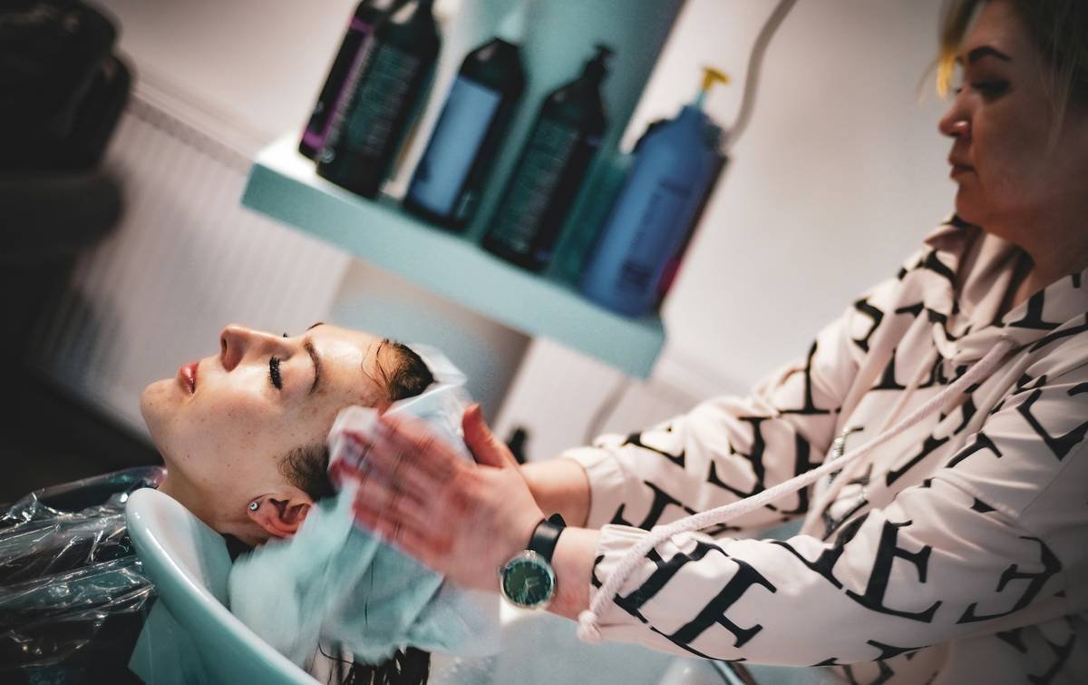 Salon Hair Lowlights: Your Go-To Guide for Dimension, Depth & Damage-Free Color